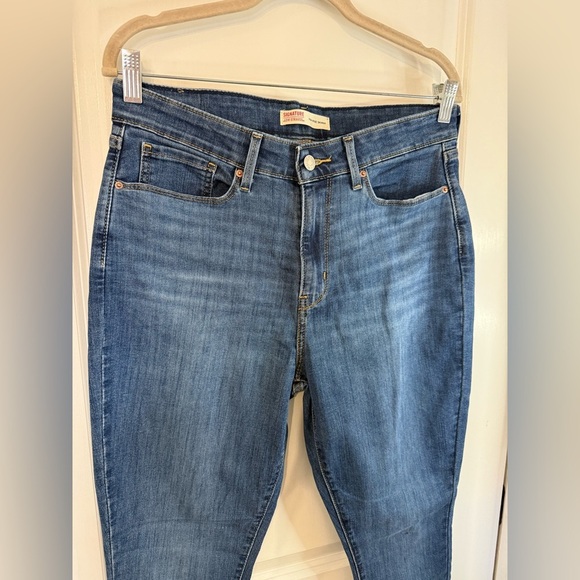 Levi Signature Women’s High Rise Skinny Jeans - Size 12 - Picture 2 of 7